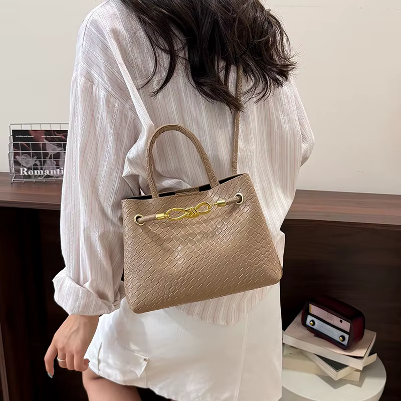 Sac fourre-tout élégant pour femme 2026 – Sac à main de banlieue de luxe à motif tissé