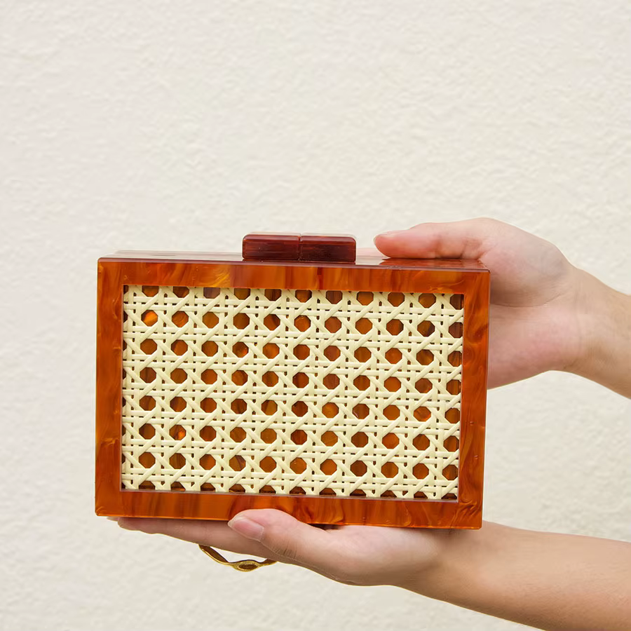Pochette carrée à texture marbrée ajourée, style vacances, avec chaîne