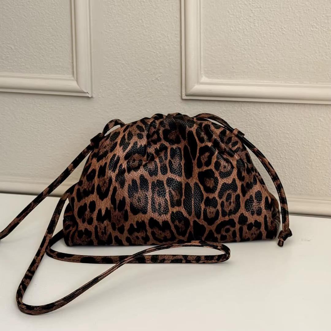Sac nuage léopard plissé