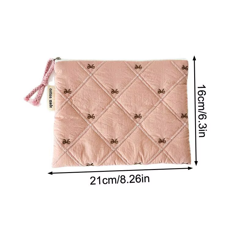 Pochette à cosmétiques matelassée avec nœud brodé