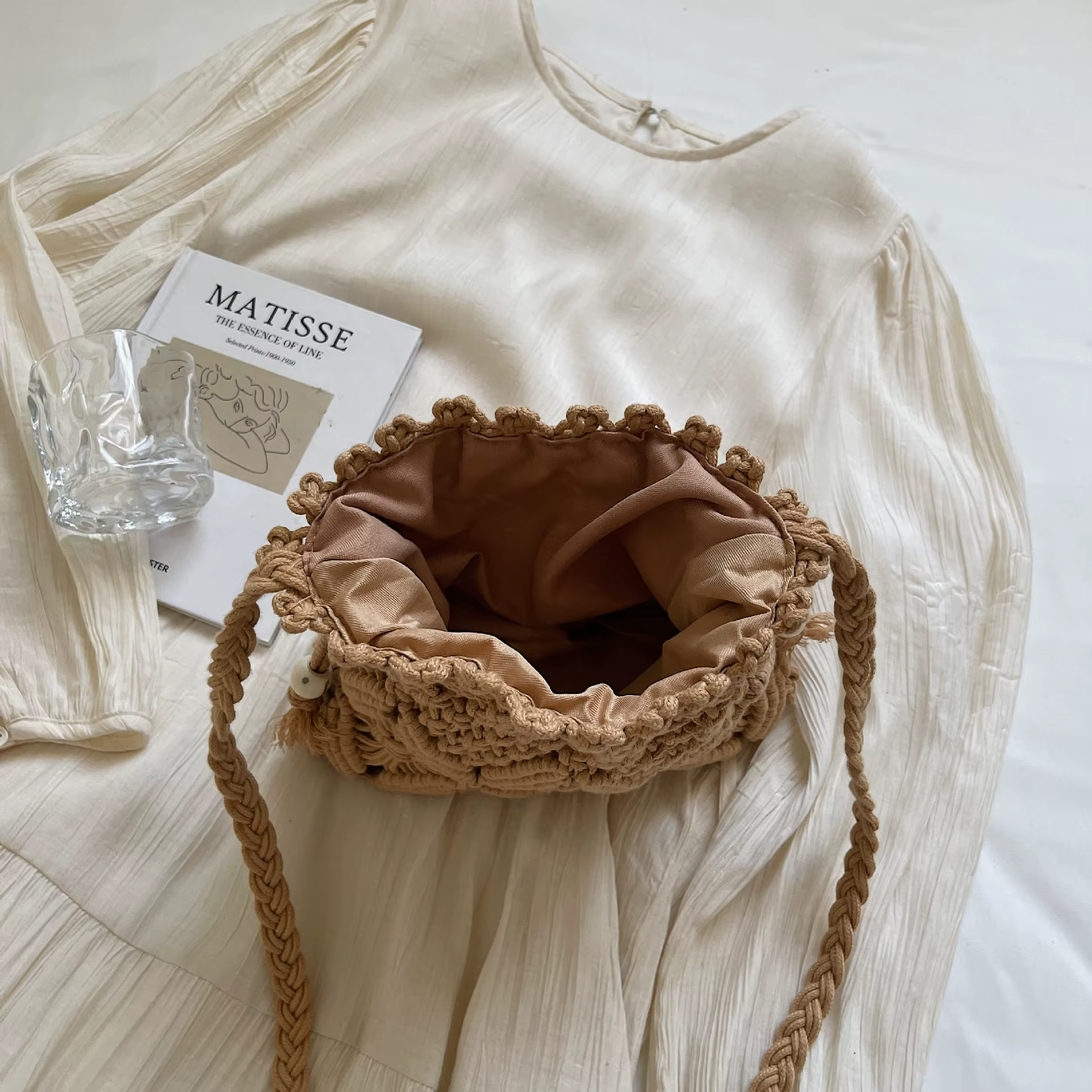 Sac seau creux tissé à la main kaki blanc pour femmes