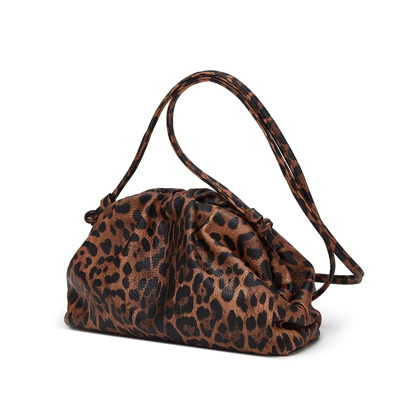 Sac nuage léopard plissé