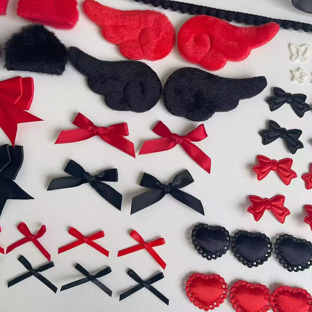 Sac de matériel de bricolage fait à la main en dentelle noire et rouge
