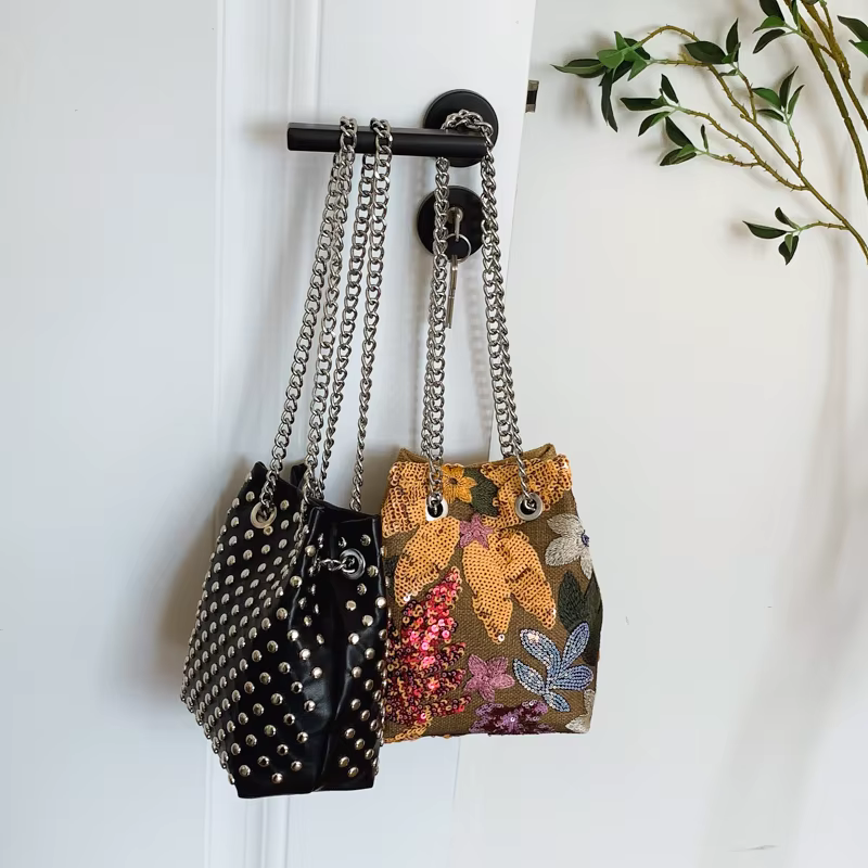 LEFTSIDE rétro petits Rivets sac à bandoulière en cuir PU pour femmes 2025 Style Punk sacs à main seau
