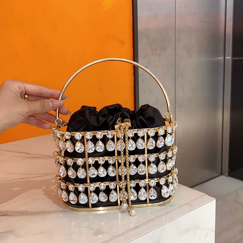 Sac seau clouté de luxe en diamant scintillant