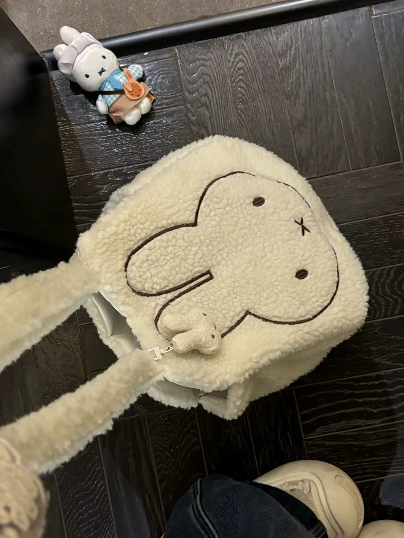 Sac à bandoulière brodé en laine d'agneau Miffy Kawaii avec fermeture magnétique
