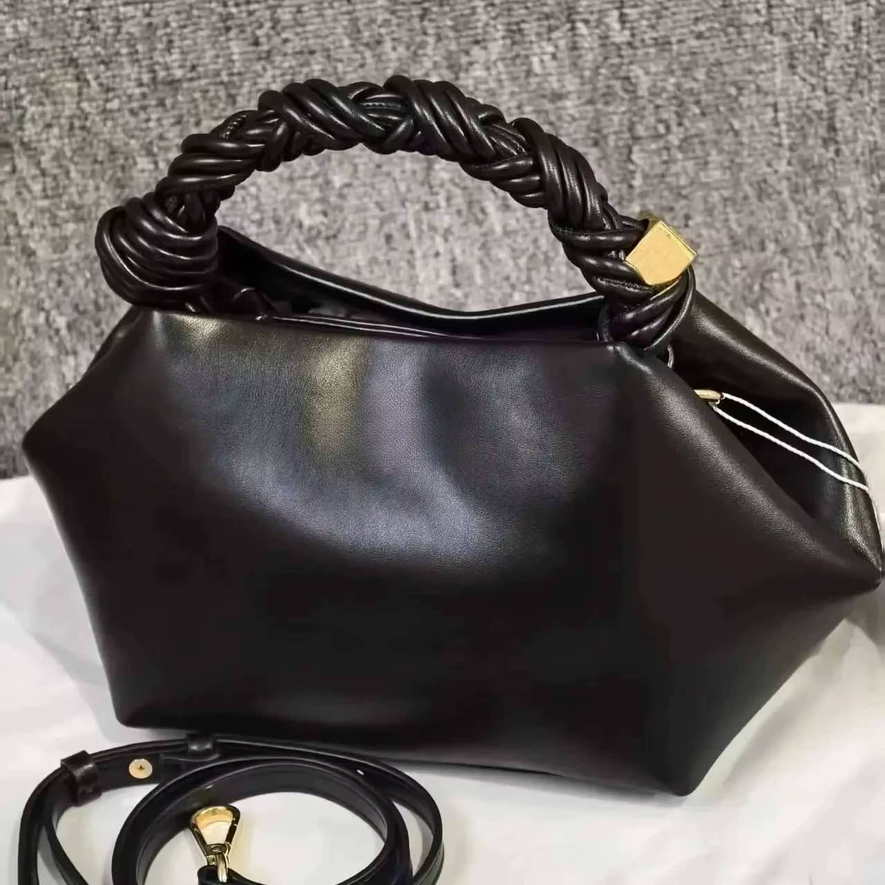 Sac à bandoulière hexagonal tissé 2026 – Nouvelle tendance