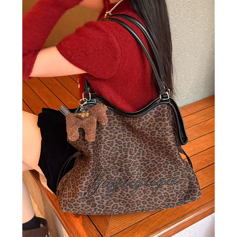 ELFSACK Y2K Sac fourre-tout de grande capacité avec lettres graphiques léopard brodées pour femme