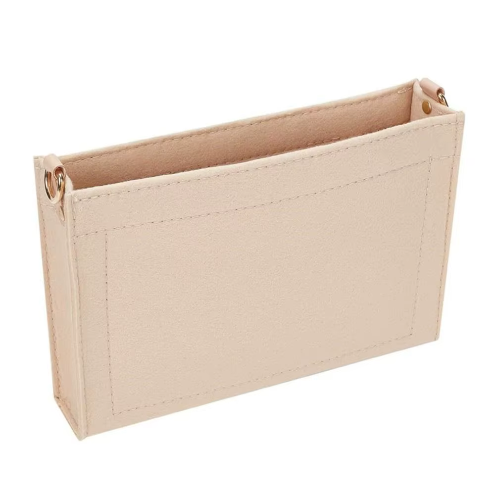 Sac à main en feutre bien rangé