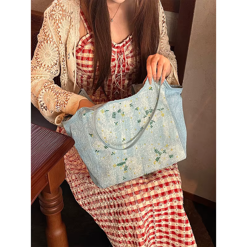 ELFSACK Sac fourre-tout à bandoulière en denim bleu clair avec broderie florale pour femme