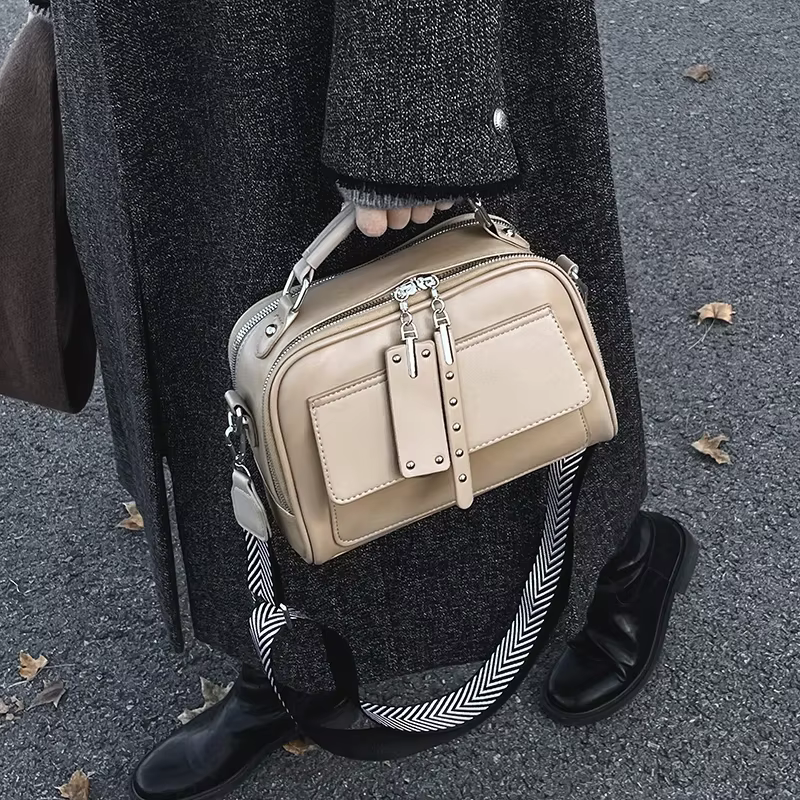 Sac à bandoulière à large sangle pour femmes