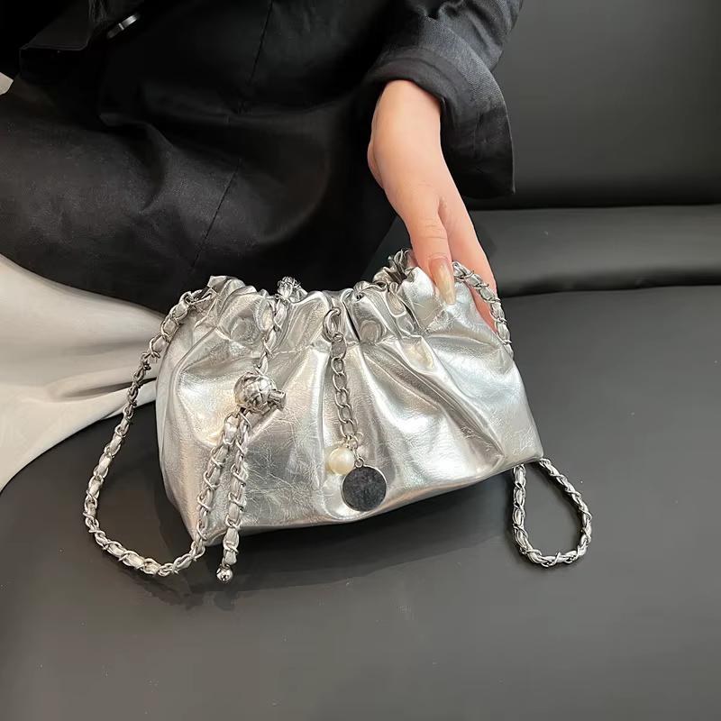 Niche de luxe polyvalente pour femmes, nouveau sac seau à cordon argenté, équipé d'une chaîne réglable