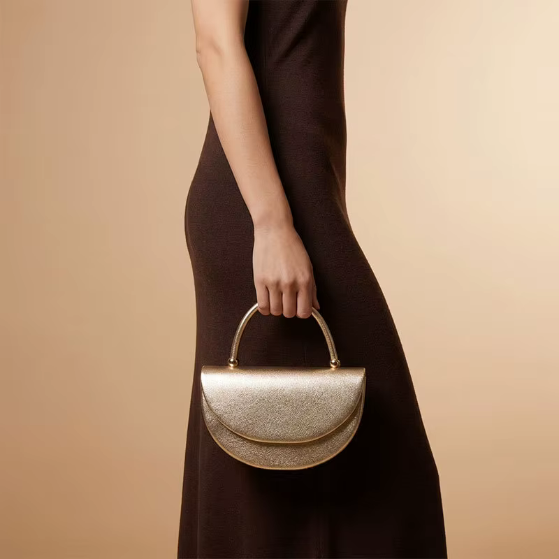 Sac à bandoulière incrusté de diamants