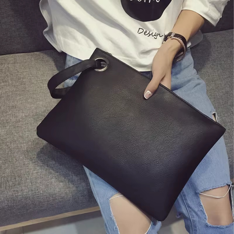 Pochette en cuir monochrome pour femme