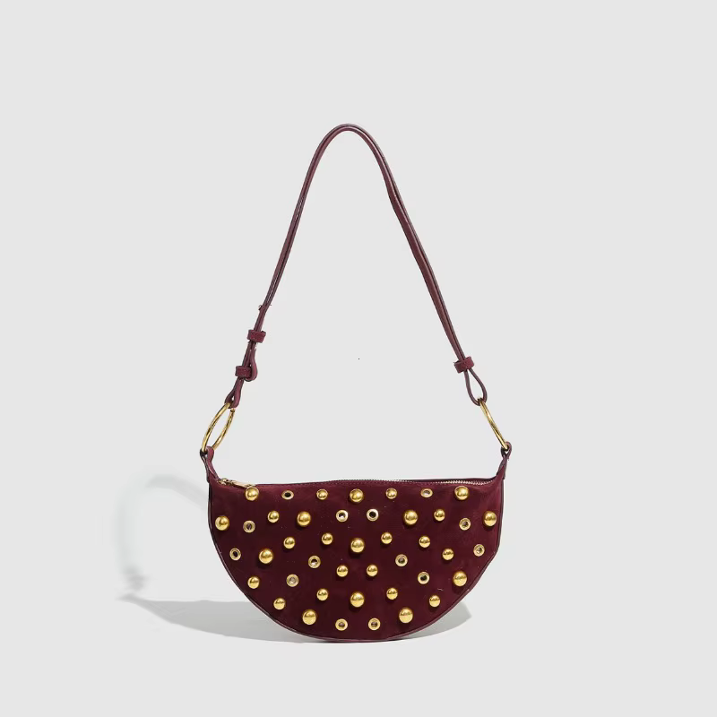 Sac à bandoulière clouté de styliste