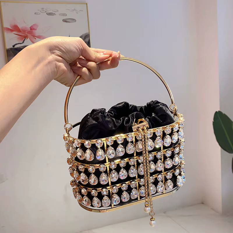 Sac seau clouté de luxe en diamant scintillant