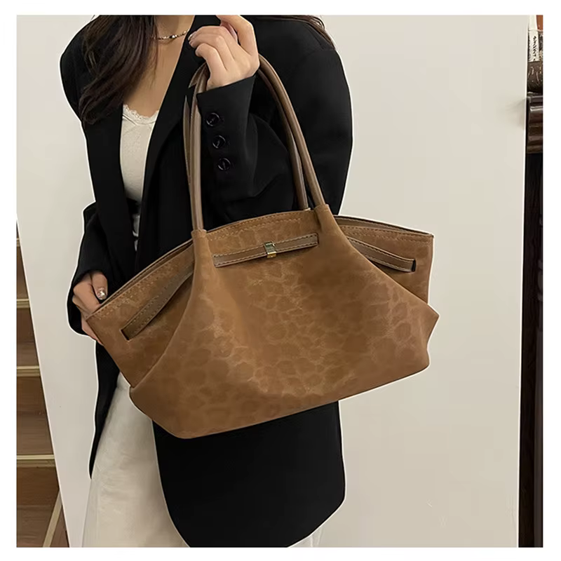 2025 Sac fourre-tout en daim imprimé léopard pour femmes avec poche intérieure Sac sous les bras Sac cartable de grande