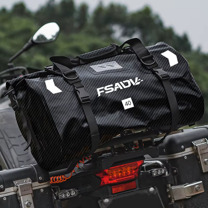 Sac arrière étanche noir carbone pour moto