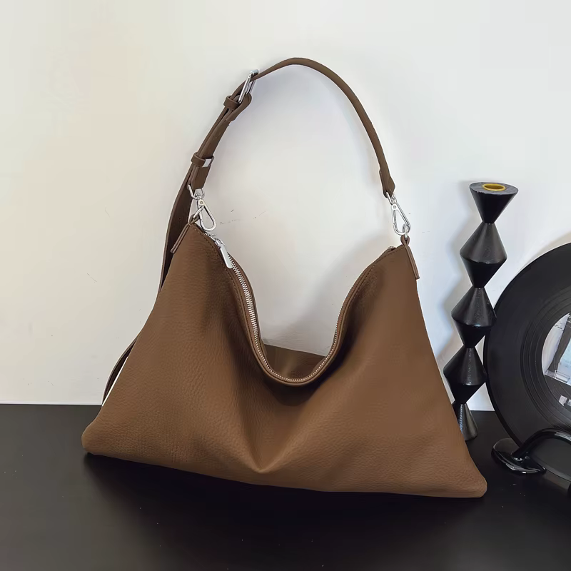 Sac enveloppe noir pour femmes