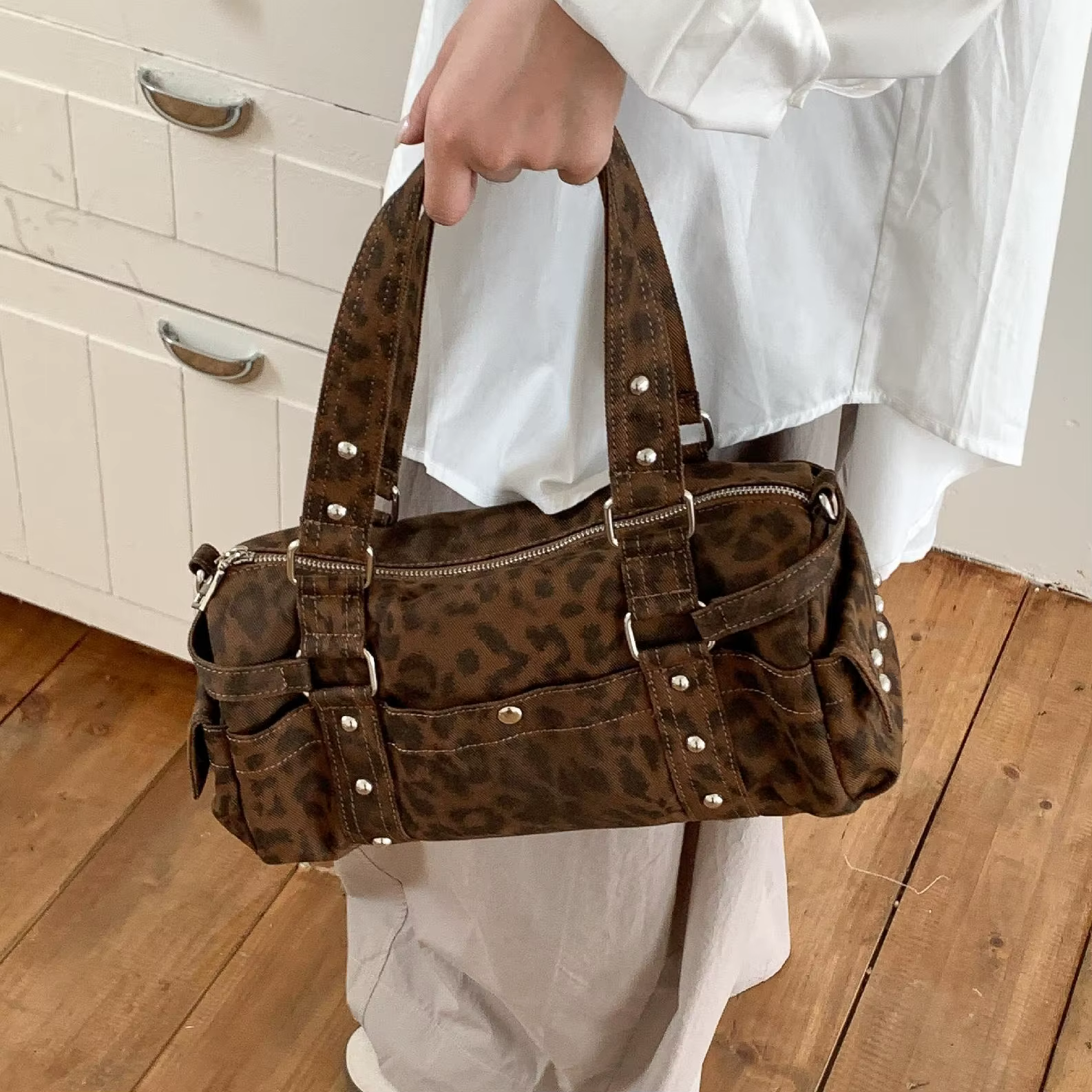 Sac à main vintage léopard à rivets