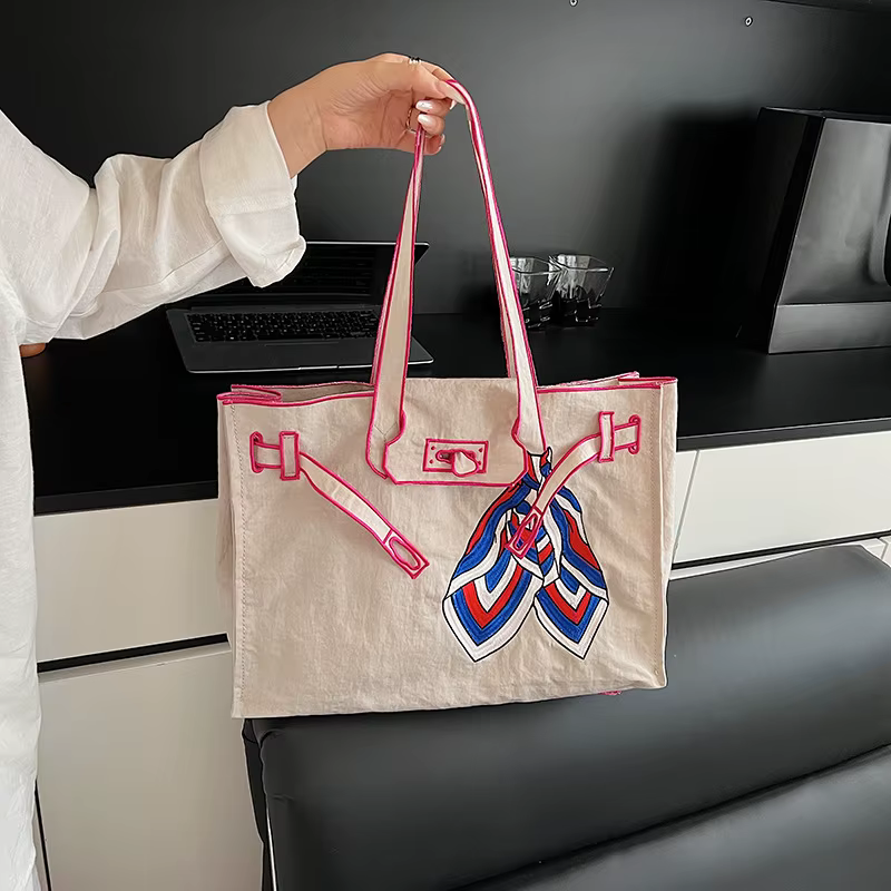 Sac fourre-tout en toile brodée grande capacité Lacousette