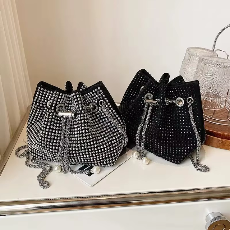 Sac seau décoré de paillettes à la mode