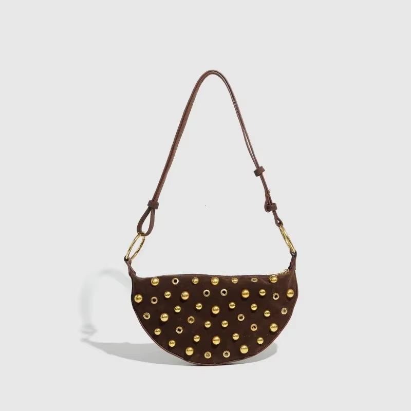 Sac à bandoulière clouté de styliste