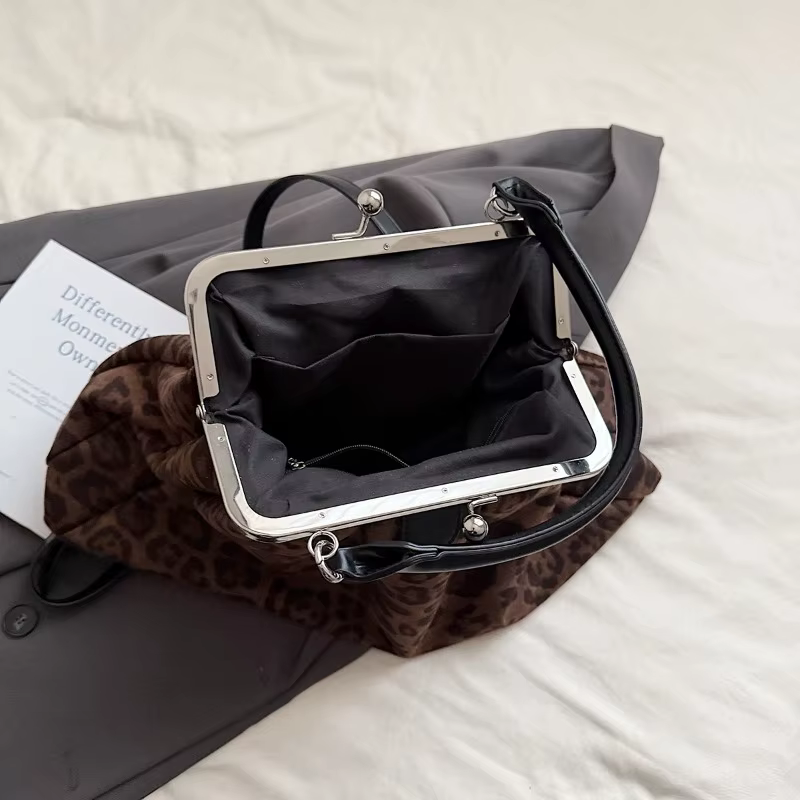 Sac à main pochette léopard pour femme avec fermoir métallique