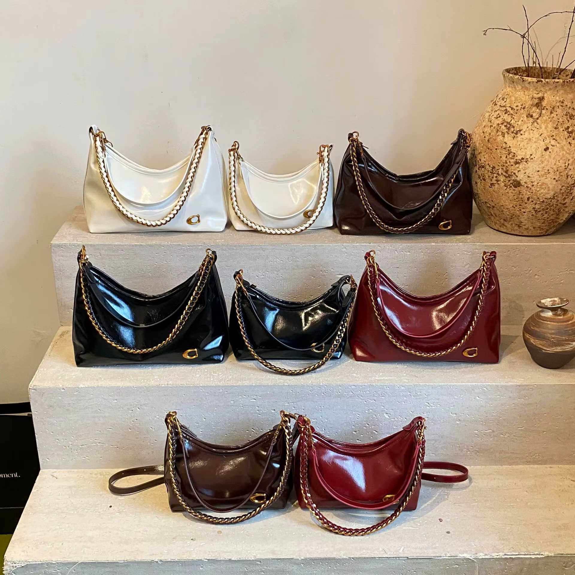 Sac à bandoulière et sac à main minimaliste tendance en cuir PU de haute qualité avec chaîne