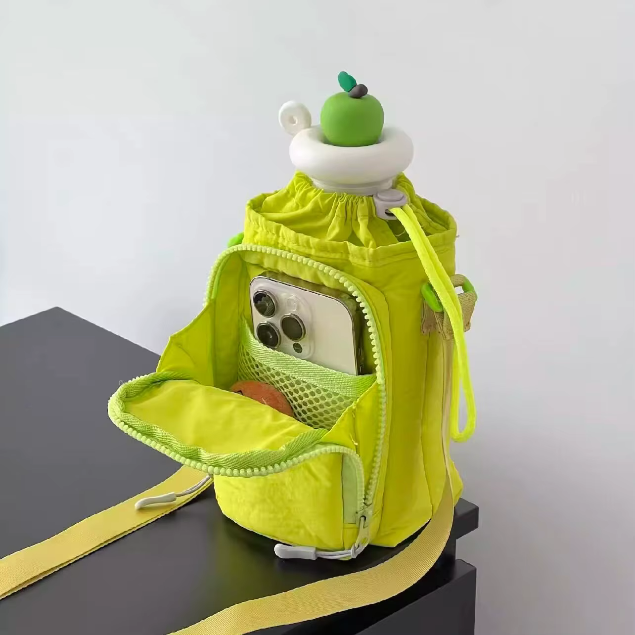 Petite sacoche pour bouteille d'eau avec bandoulière réglable