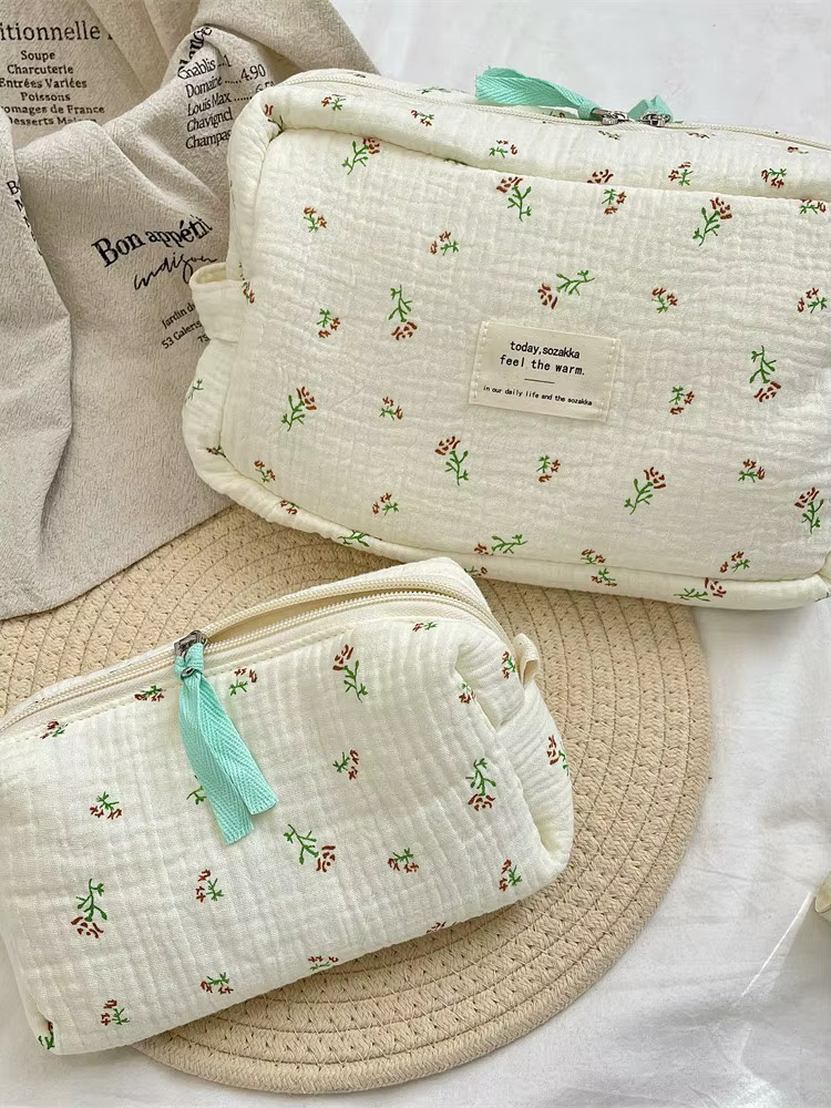 Sac à cosmétiques à fleurs bleues de grande capacité