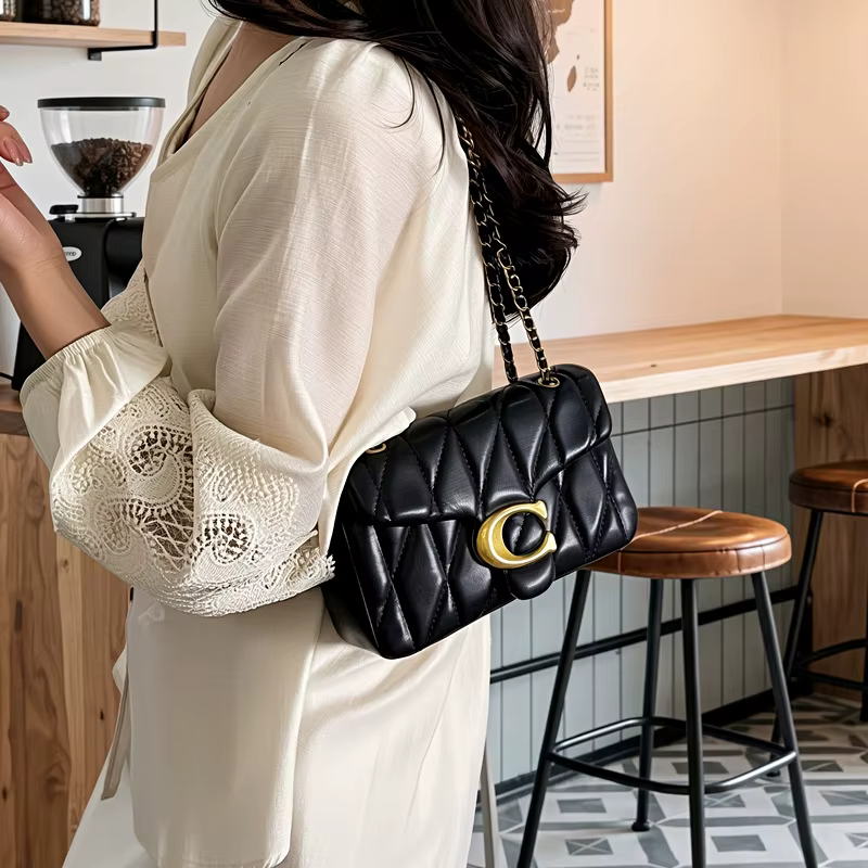 Sac à main bandoulière tendance de créateur parisien avec logo lettre unique pour femmes branchées