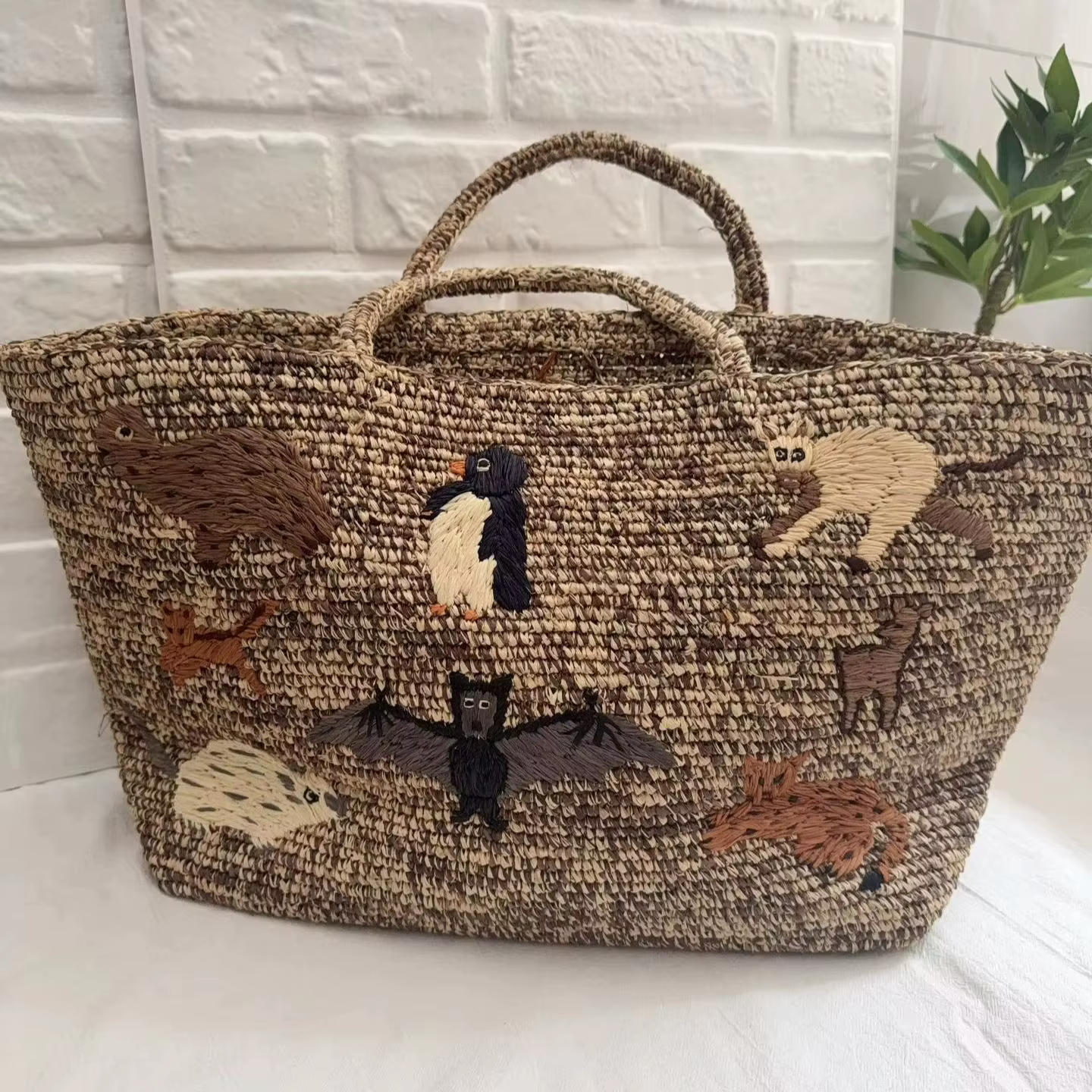 Sac fourre-tout en raphia fait main avec broderie