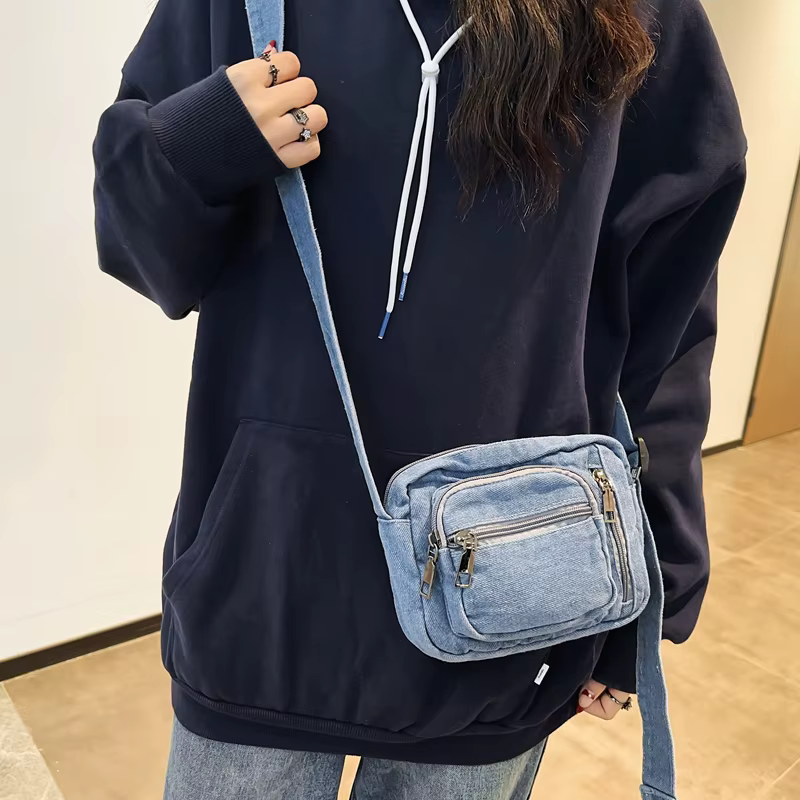 Petit sac à bandoulière classique en denim