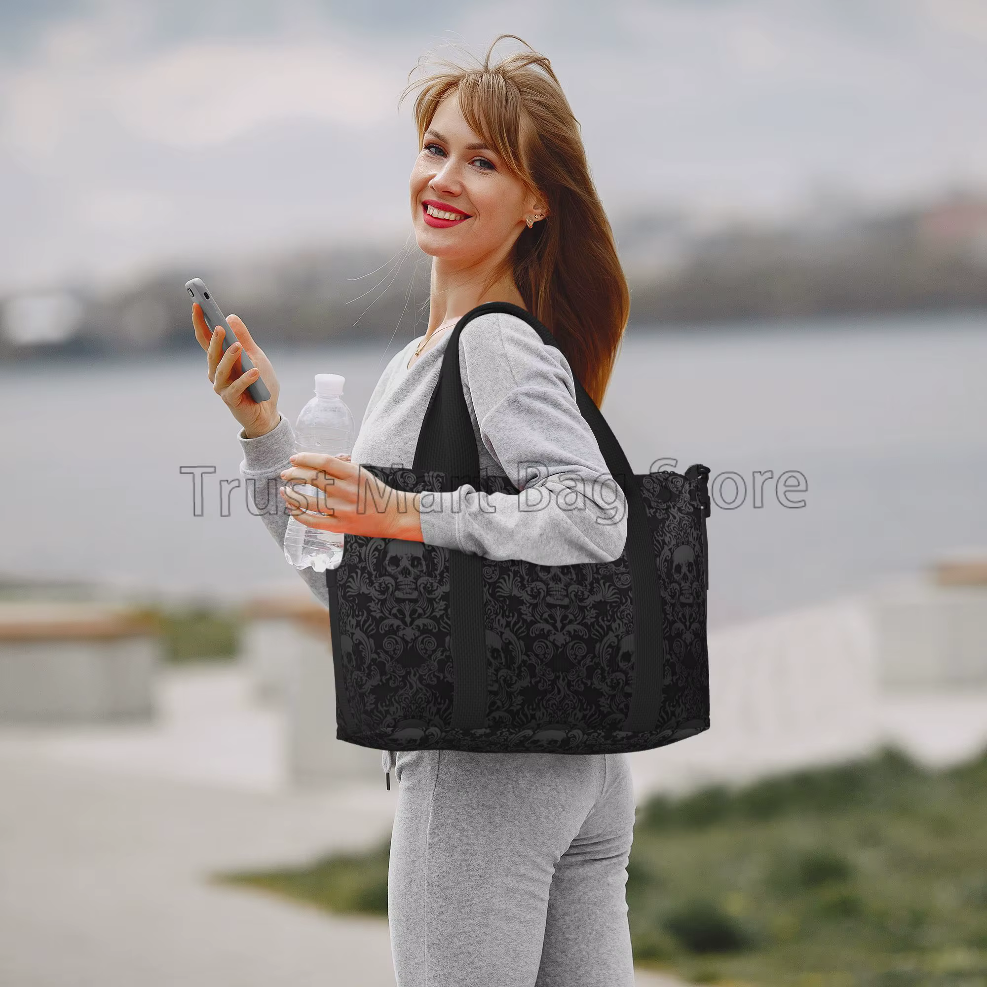 Sac de voyage gothique noir imprimé damassé