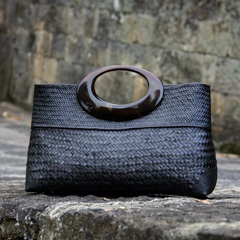 Sac tressé en rotin noir pour femme