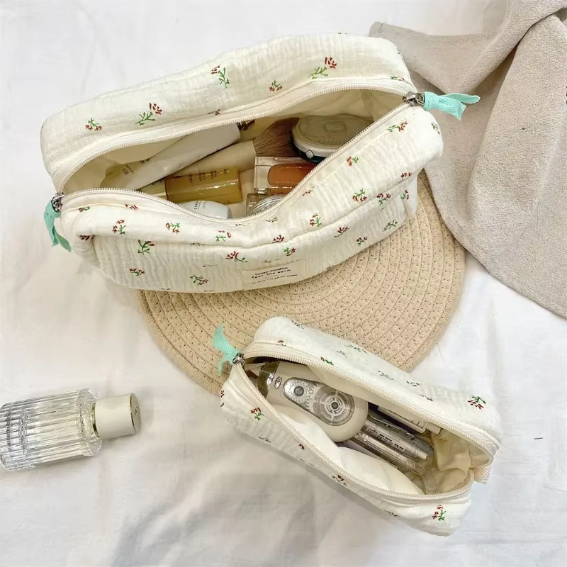 Sac à cosmétiques à fleurs bleues de grande capacité