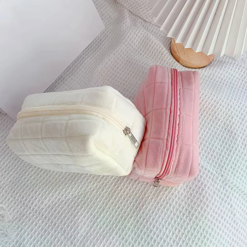 Sac à maquillage en fourrure mignon pour femmes