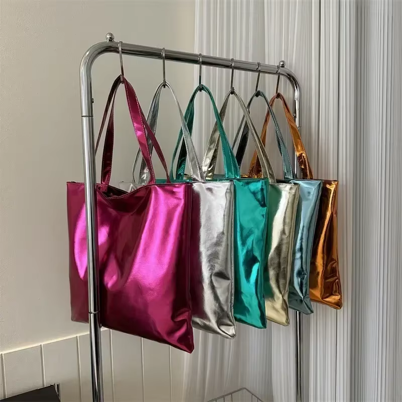 Sacs fourre-tout brillants pour femmes