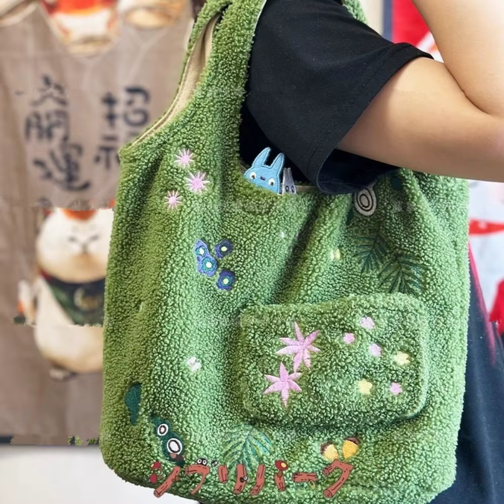 Sac d'agneau brodé en laine d'agneau