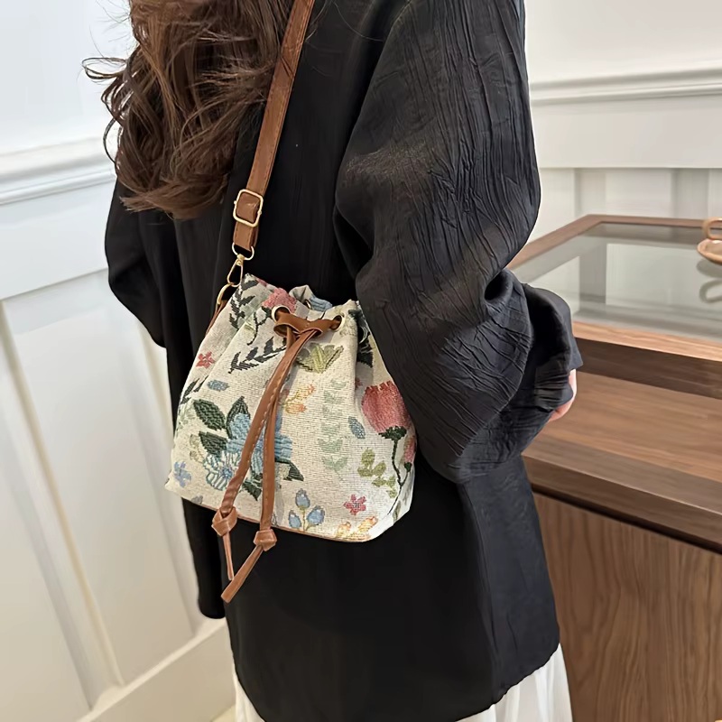 Sac seau à motif floral papillon