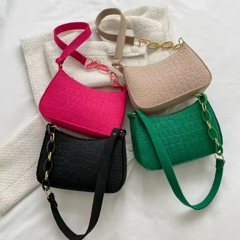 Petit sac carré Yankee sous les bras décontracté