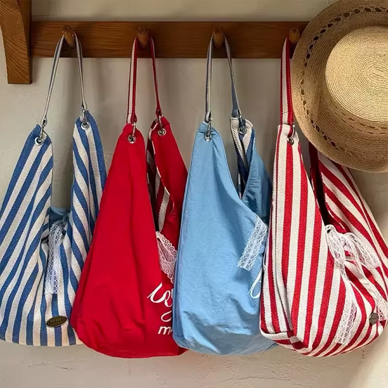 Sac Hobo en Toile Rayée avec Nœud en Dentelle