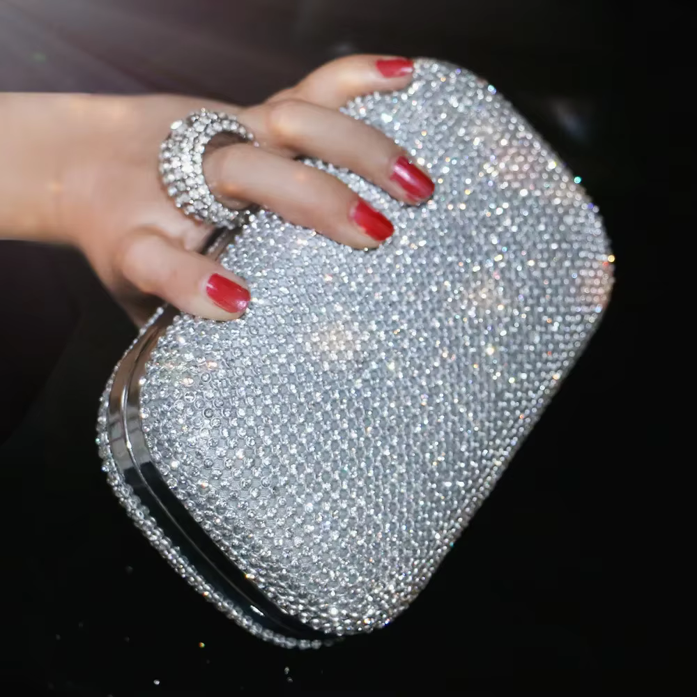 Pochettes de soirée à clous de diamant pour femmes