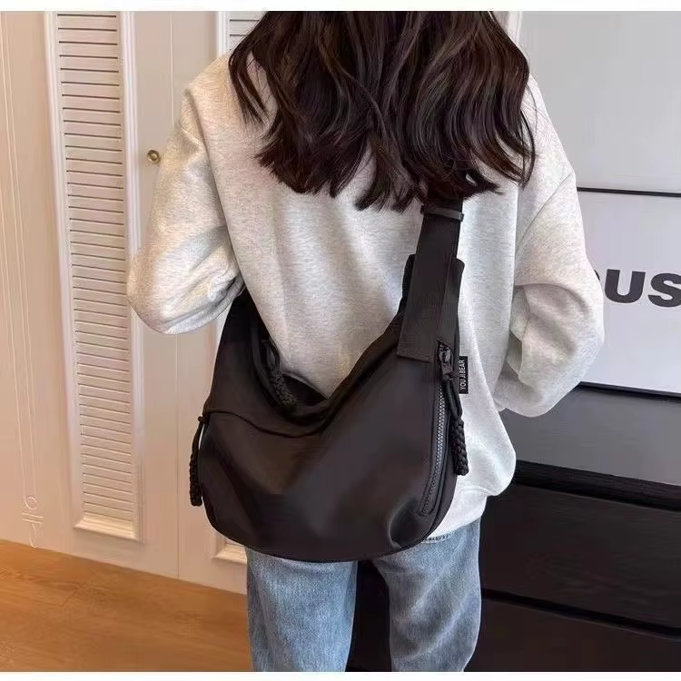 Sac bandoulière simple et élégant