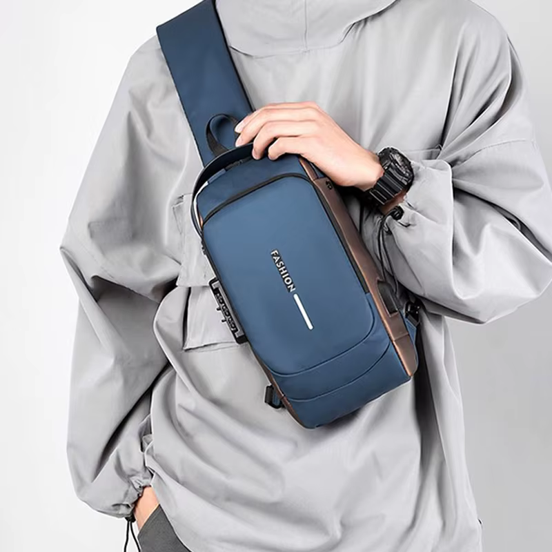 Sac bandoulière tendance et élégant multicolore avec accents dorés