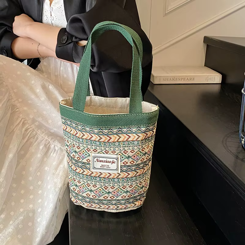 Sac panier tressé artisanal de niche