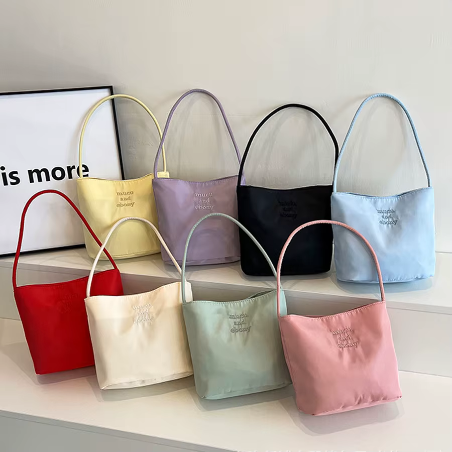 Sac carré brodé, sac seau en nylon tendance de style japonais
