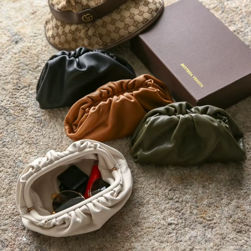 Sac nuage froncé bordeaux chic pour femme, sac à bandoulière type dumpling