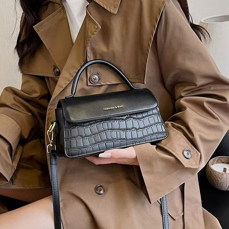 Sac Chic Urbain Style Simple pour Femme – Nouvelle Tendance de la Saison – Sac à Bandoulière et Sac Croisé pour Trajet Quotidien en PU Souple – Taille Moyenne – Vente Flash